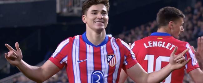 “小蜘蛛”阿尔瓦雷斯情状火热